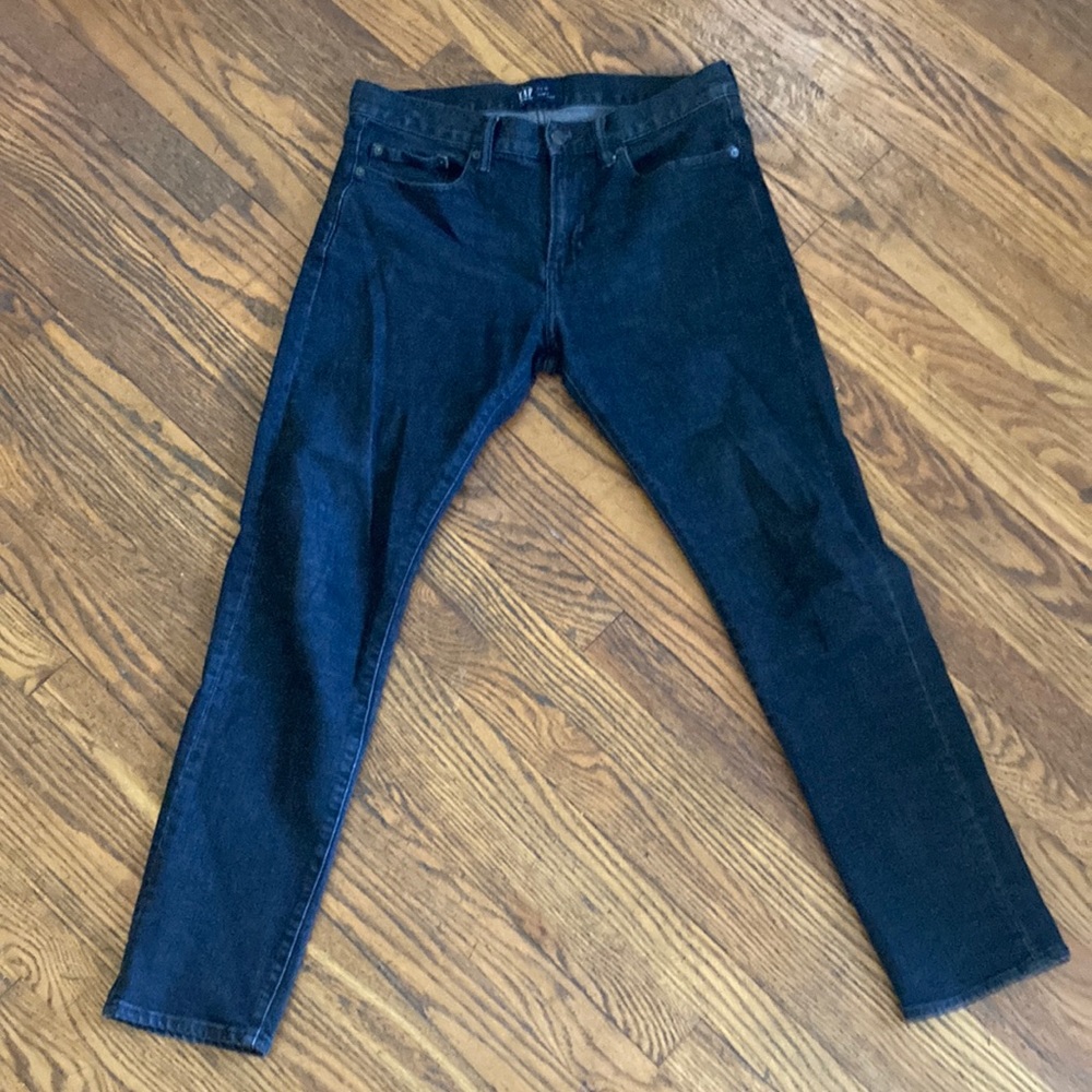 Gap black Slim Taper jeans in like new condition. 31X30